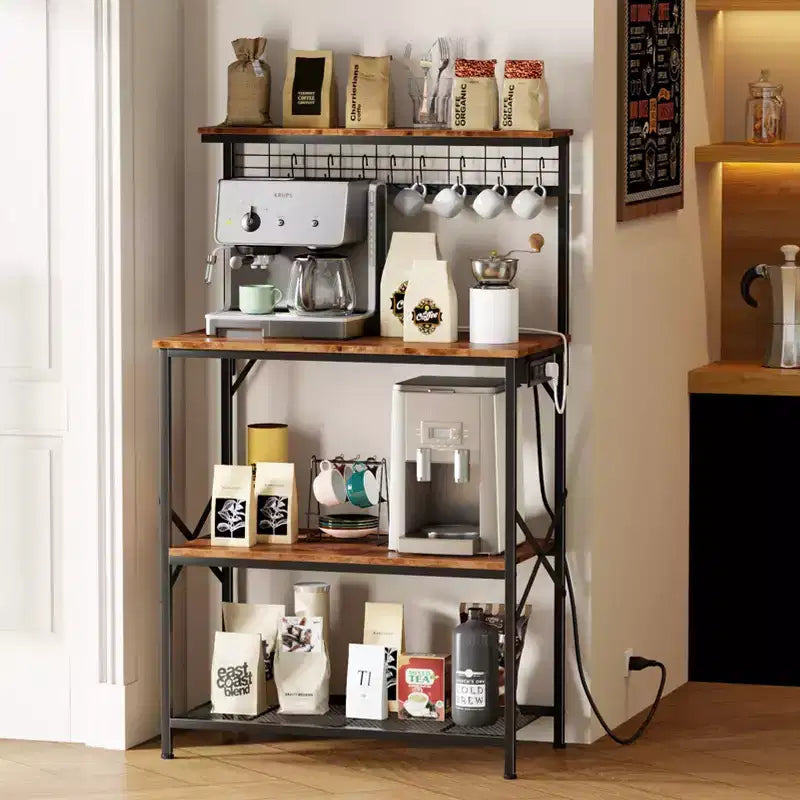 Qwatto Kitchen Bakers Rack con prese di corrente da 31,5 pollici, stazione da caffè, scaffale porta microonde a 4 ripiani con ganci a S, tavolo multiuso marrone